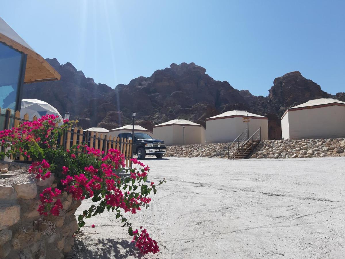 Hotel The Rock Camp Petra Wadi Musa Exterior foto