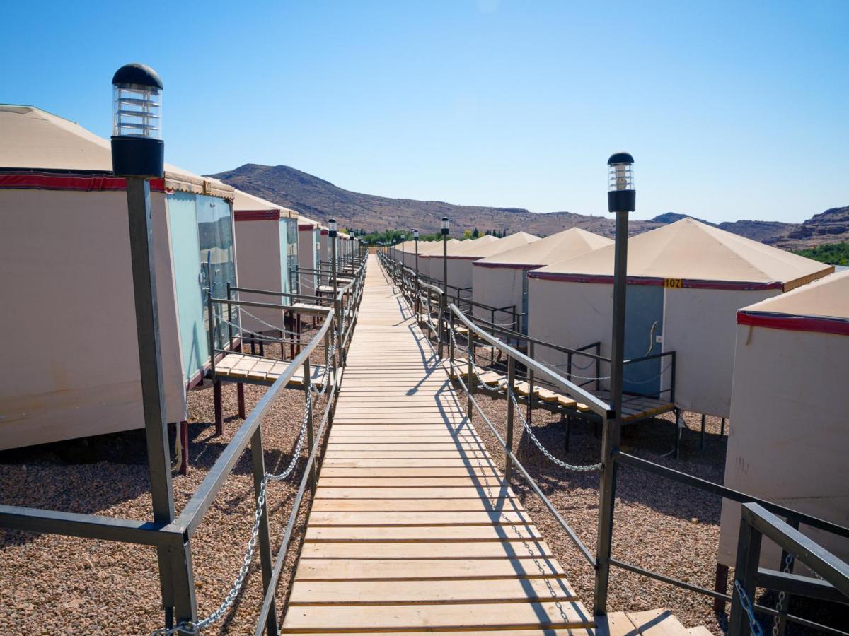 Hotel The Rock Camp Petra Wadi Musa Exterior foto